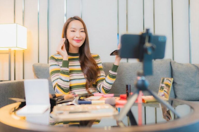 China Wajibkan Influencer Punya Ijazah-Sertifikat Buat Bikin Konten