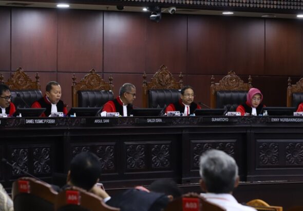 MK Perintahkan Pemerintah Buat Kajian Usia Pensiun Guru 65 Tahun