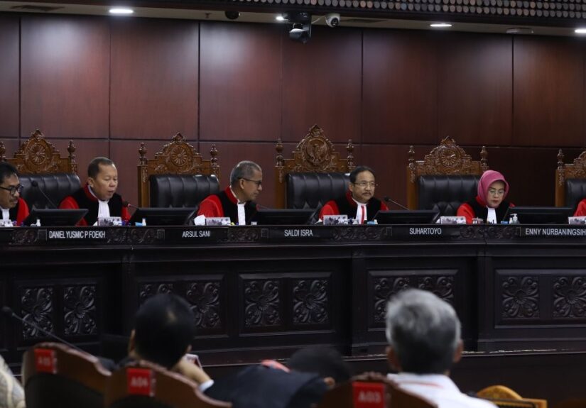 MK Perintahkan Pemerintah Buat Kajian Usia Pensiun Guru 65 Tahun