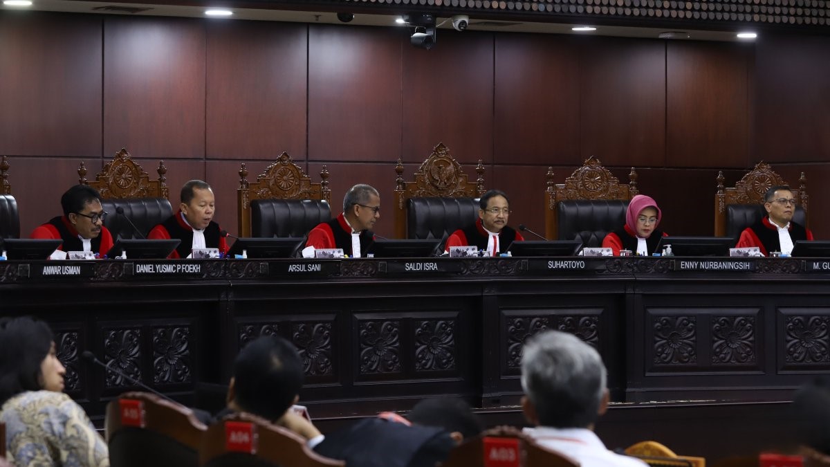 MK Perintahkan Pemerintah Buat Kajian Usia Pensiun Guru 65 Tahun