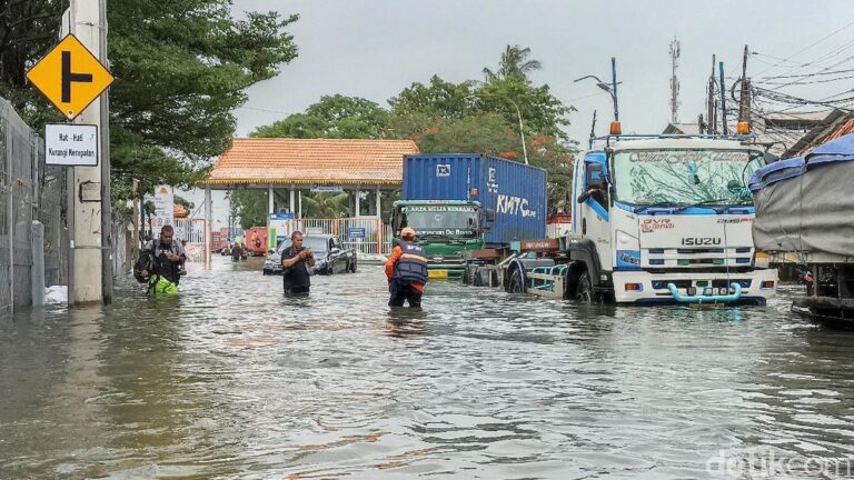 Banjir Jakarta Meluas, 23 Ruas Jalan dan 10 RT Tergenang di Jakarta Selatan dan Utara